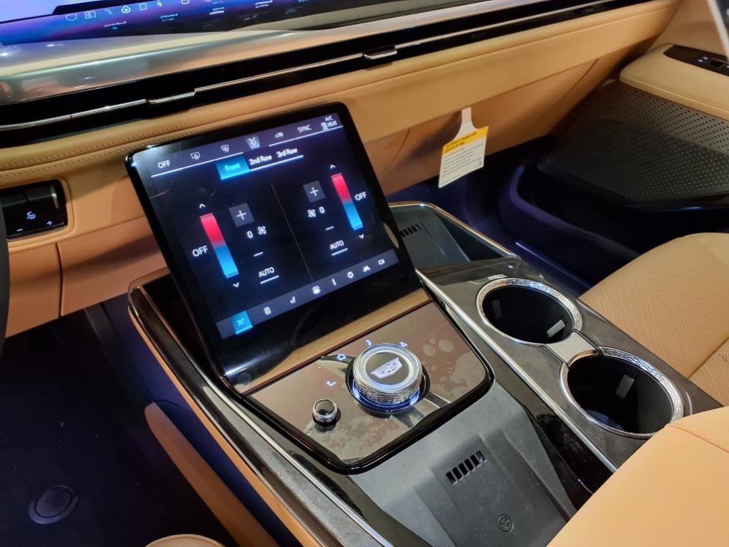 2025 Cadillac Escalade IQ Luxury photo 20