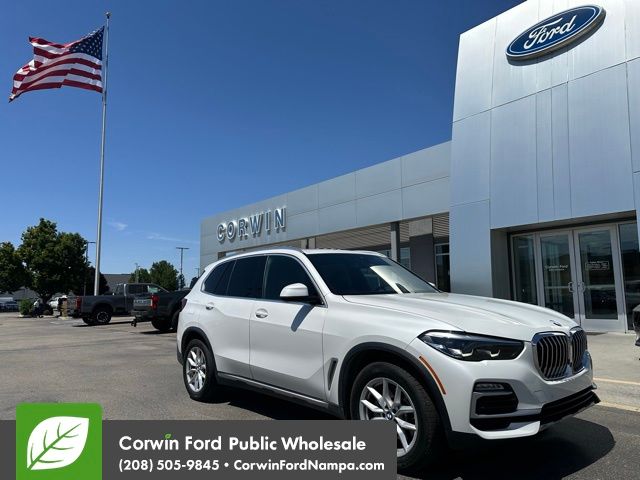 Used 2019 White BMW xDrive40i image 1