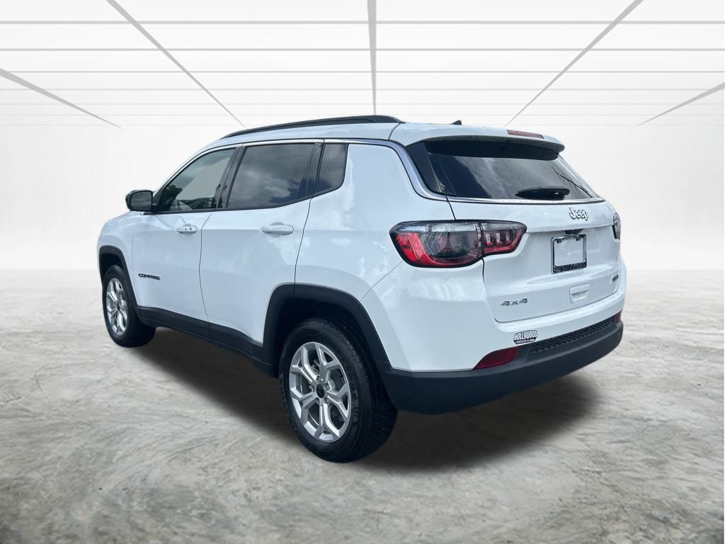 2025 Jeep Compass Latitude photo 4