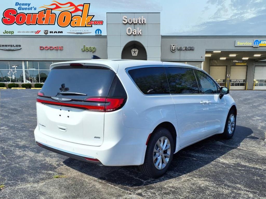 2025 Chrysler Pacifica photo 3