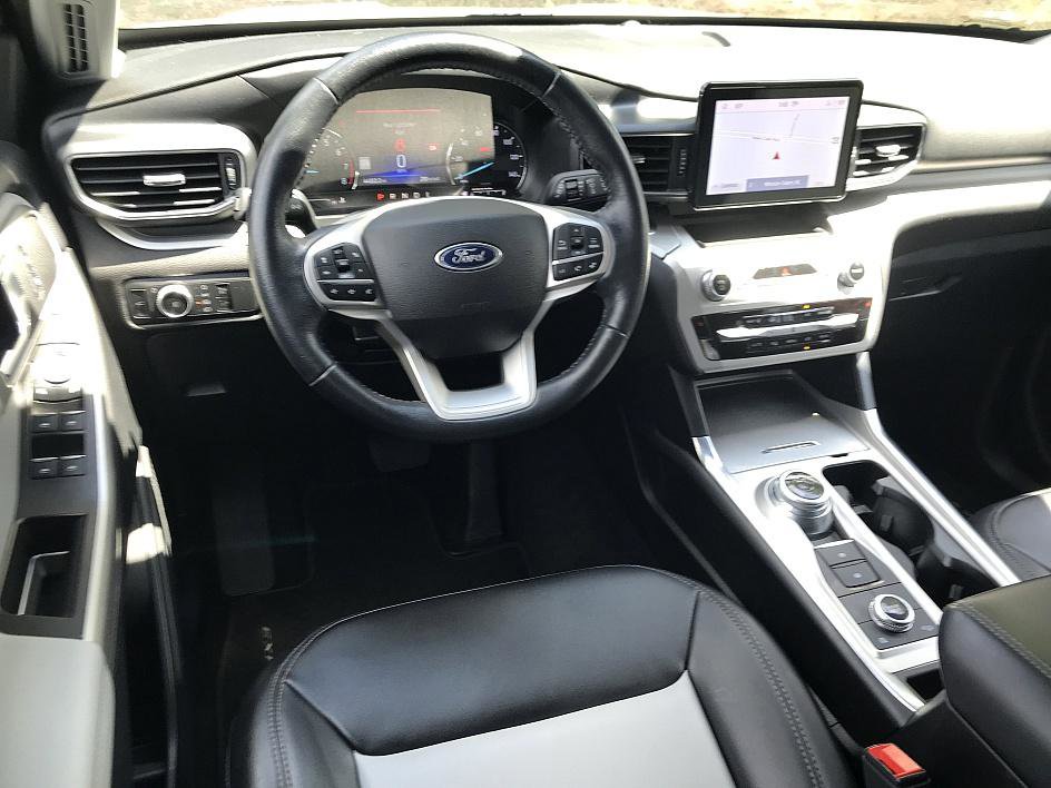 2022 Ford Explorer XLT photo 11
