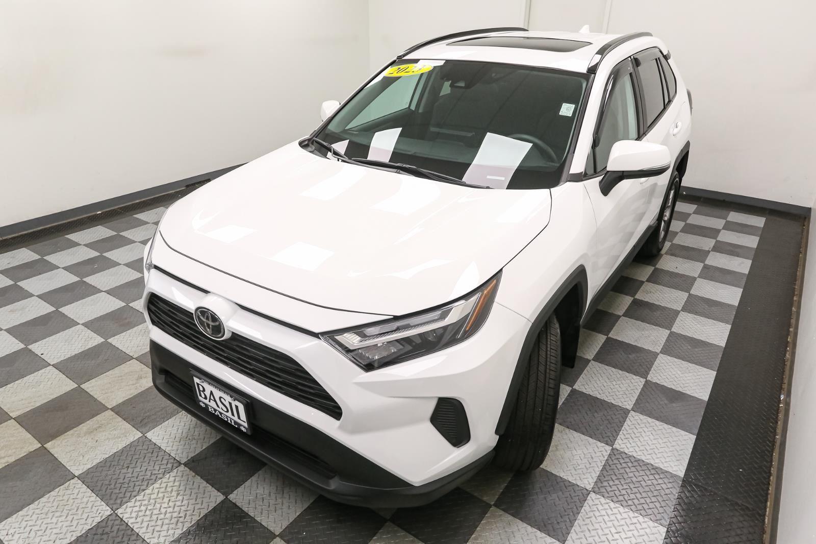 2023 Toyota RAV4 XLE photo 2