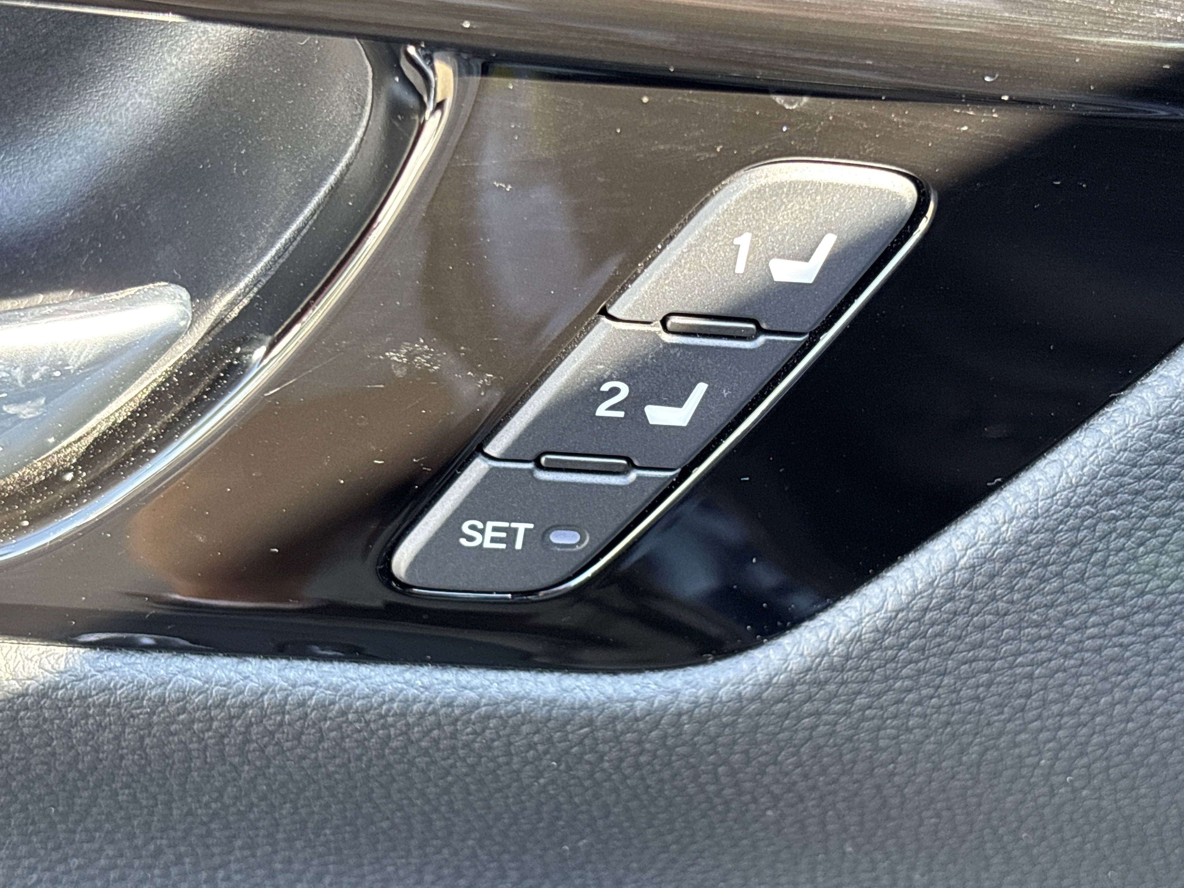 2025 Honda CR-V Hybrid Sport Touring photo 4