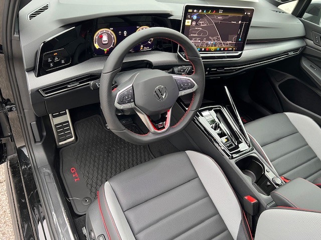 2025 Volkswagen Golf GTI SE photo 4