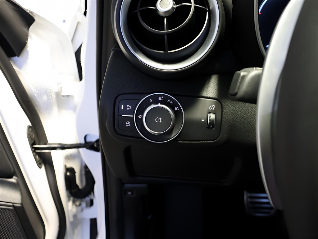 2025 Alfa Romeo Giulia Base photo 35