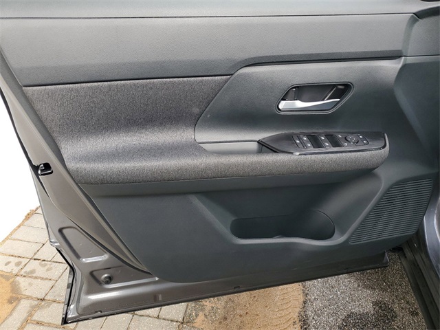 2025 Nissan Kicks SV photo 13