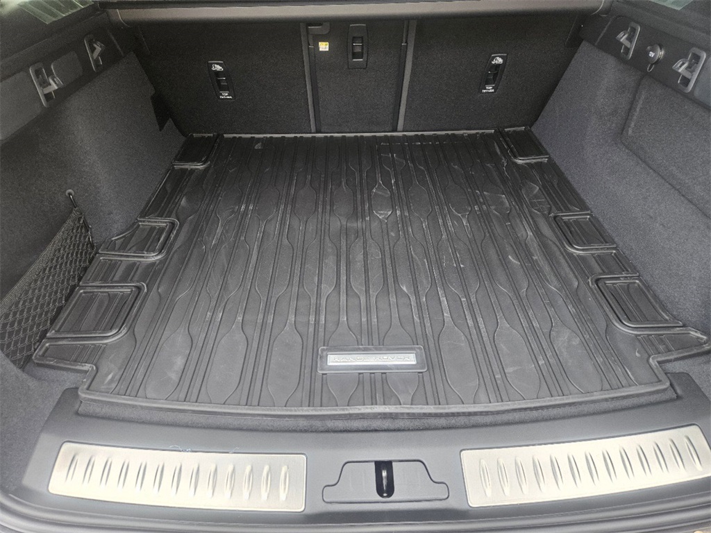 2025 Land Rover Range Rover Velar SE photo 28