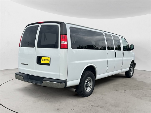 2017 Chevrolet Express 3500 LT photo 5