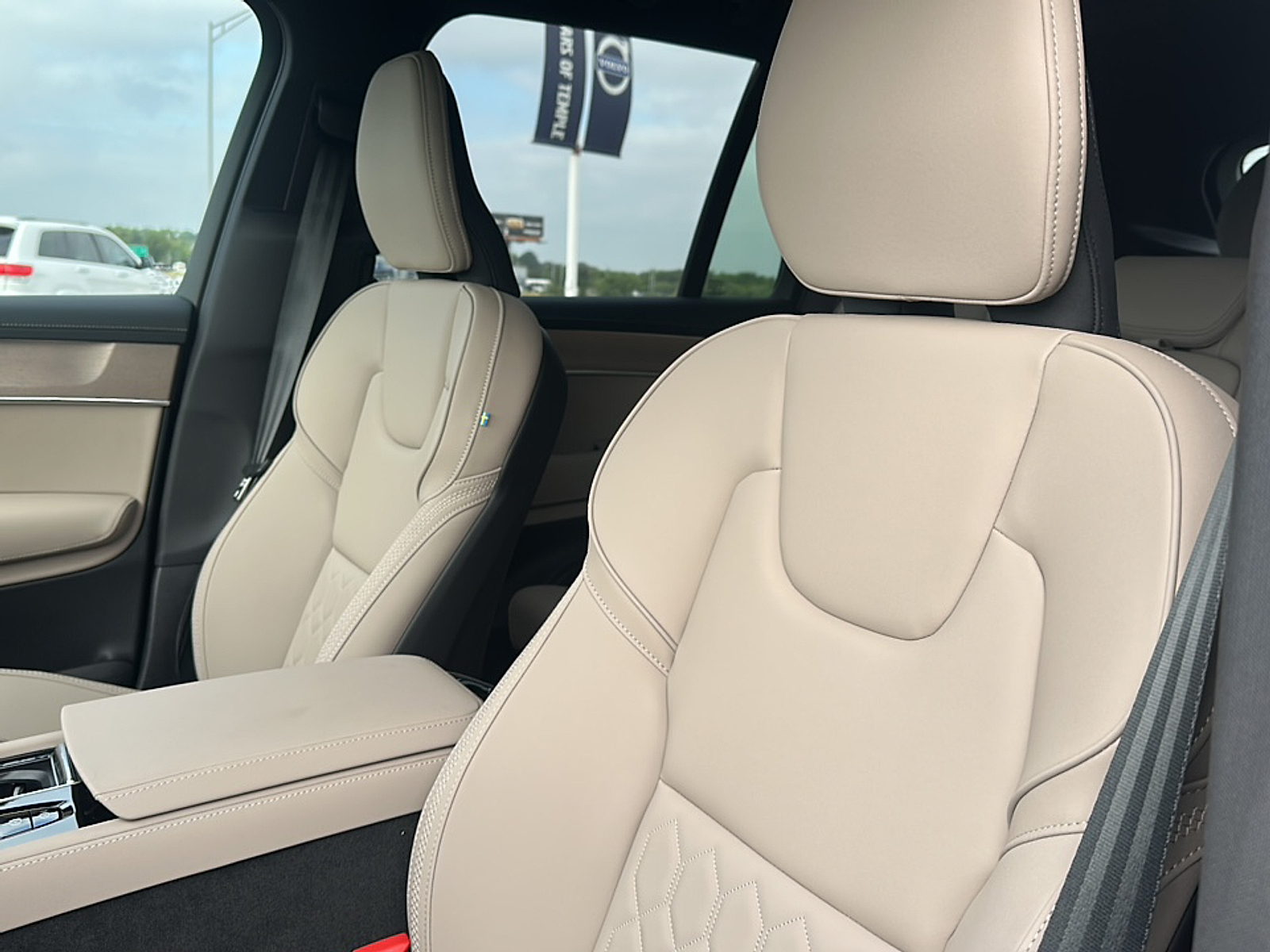 2026 Volvo XC90 AWD Plus photo 5