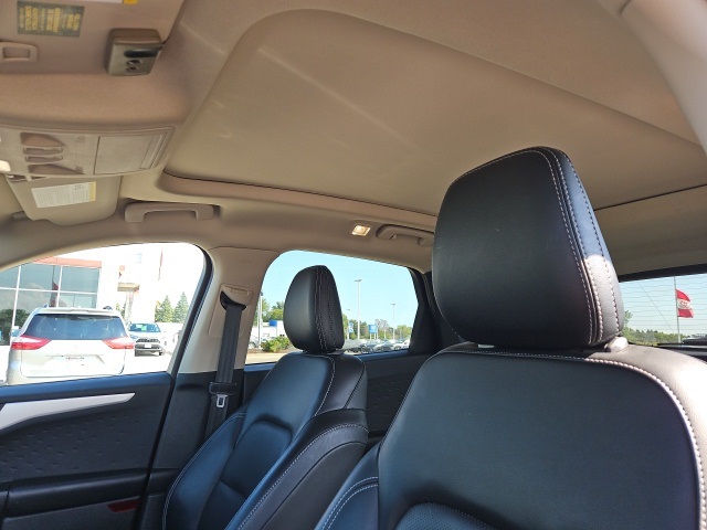 2020 Ford Escape SEL photo 10
