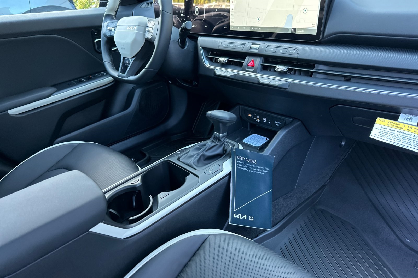 2025 Kia K4 GT-Line photo 11