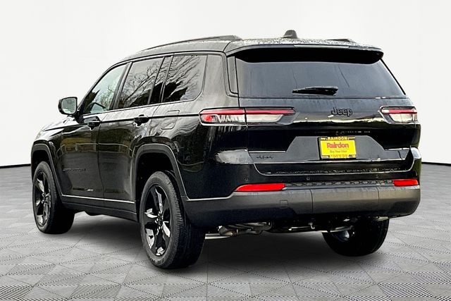 2025 Jeep Grand Cherokee Laredo Altitude photo 3