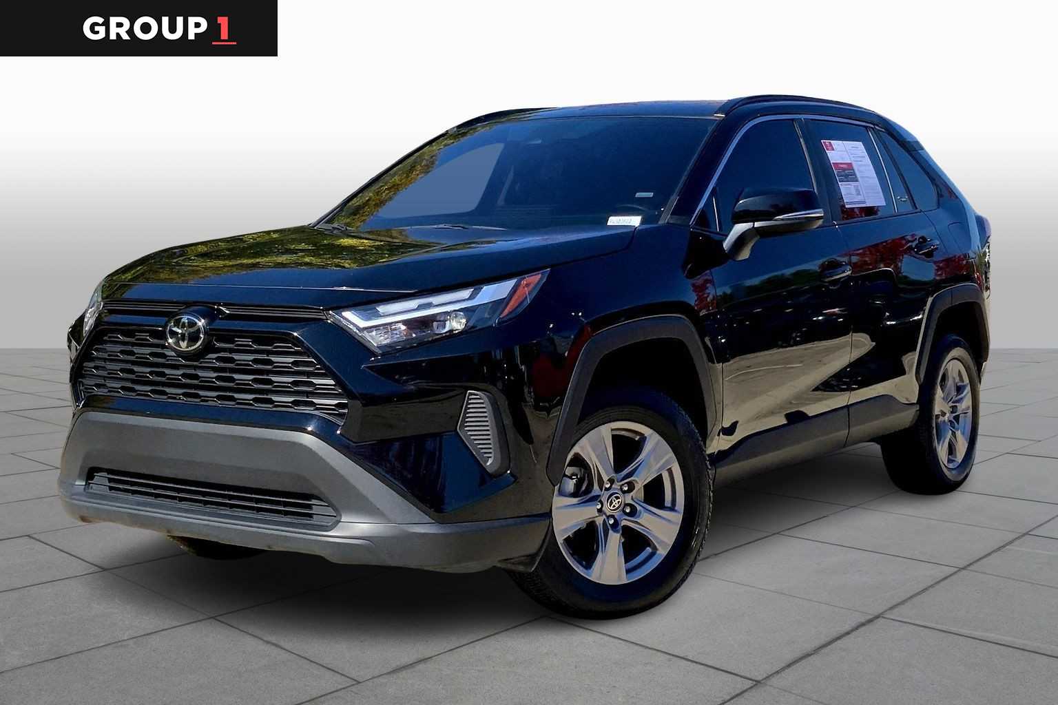 2024 Toyota RAV4 XLE's photo