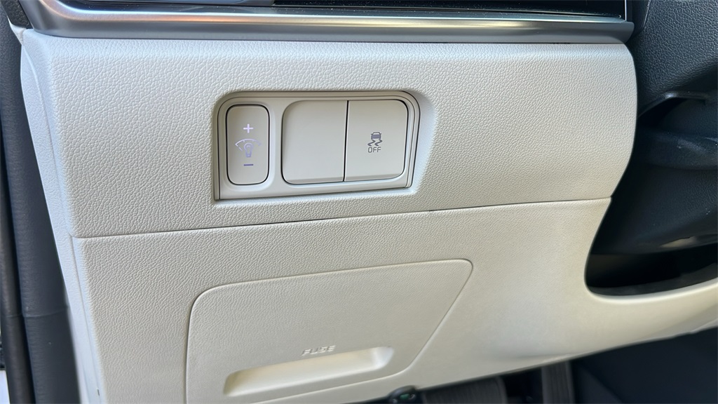 2025 Kia Sorento S photo 9