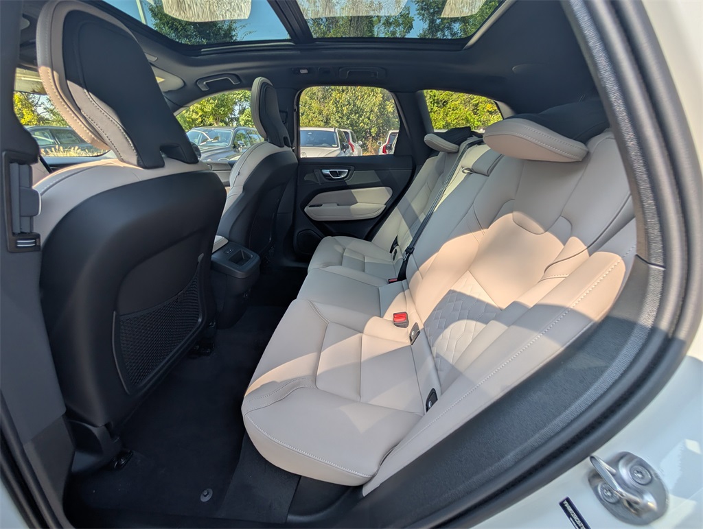 2026 Volvo XC60 B5 Plus photo 6