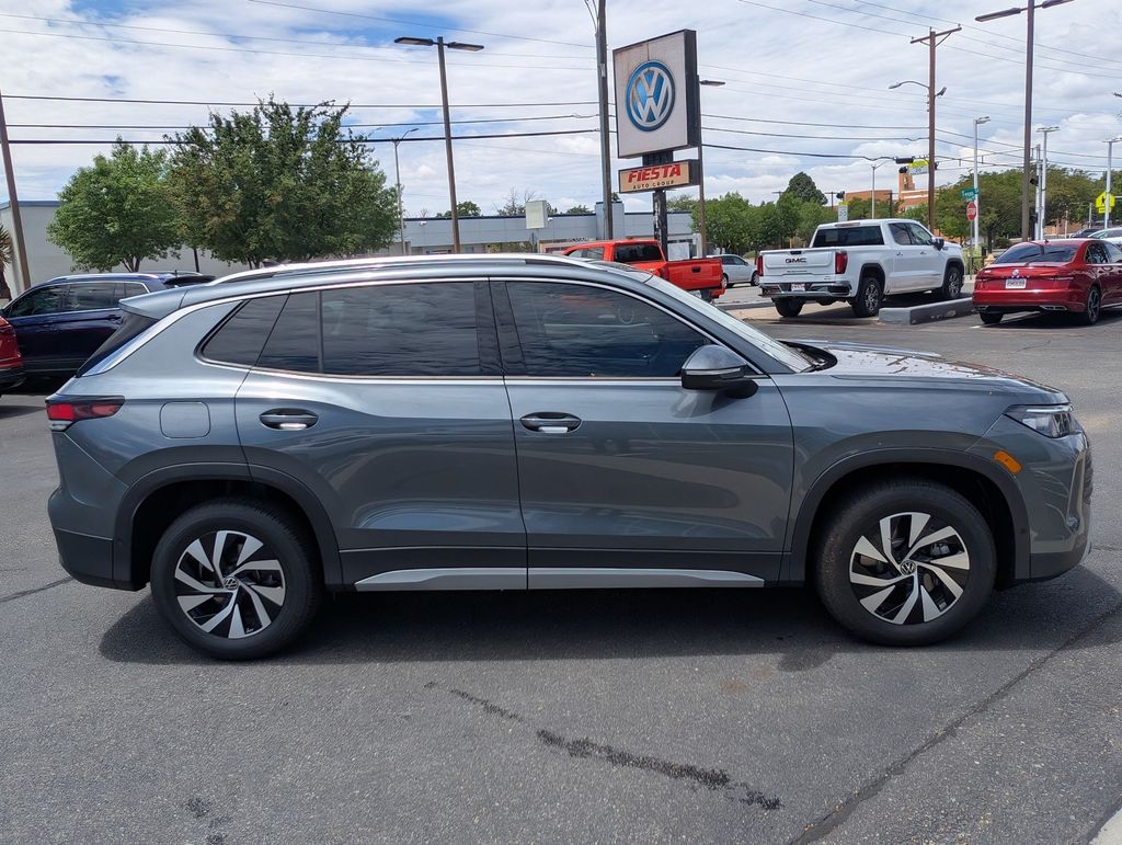 2025 Volkswagen Tiguan S photo 4