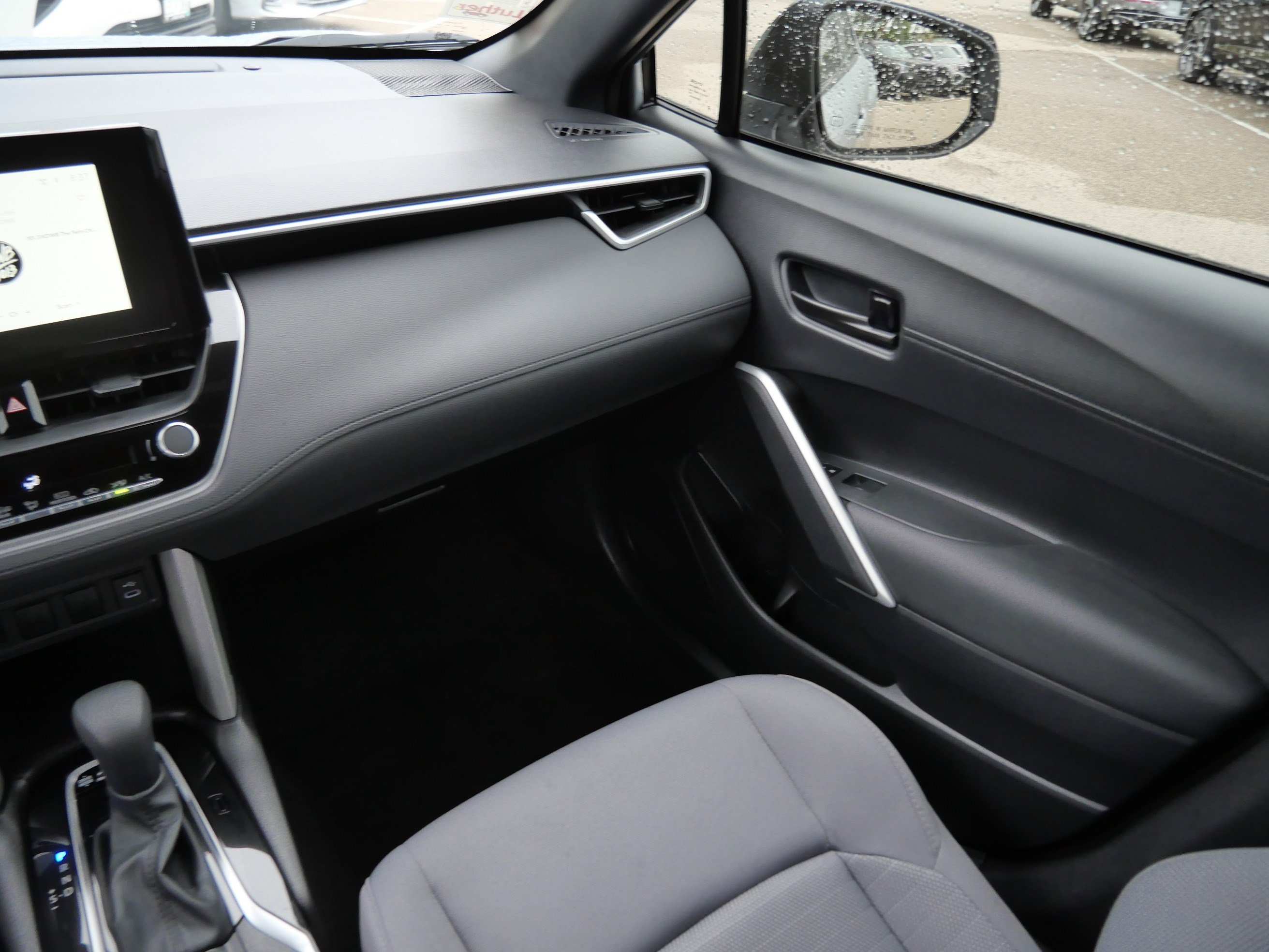 2024 Toyota Corolla Cross Hybrid S photo 10
