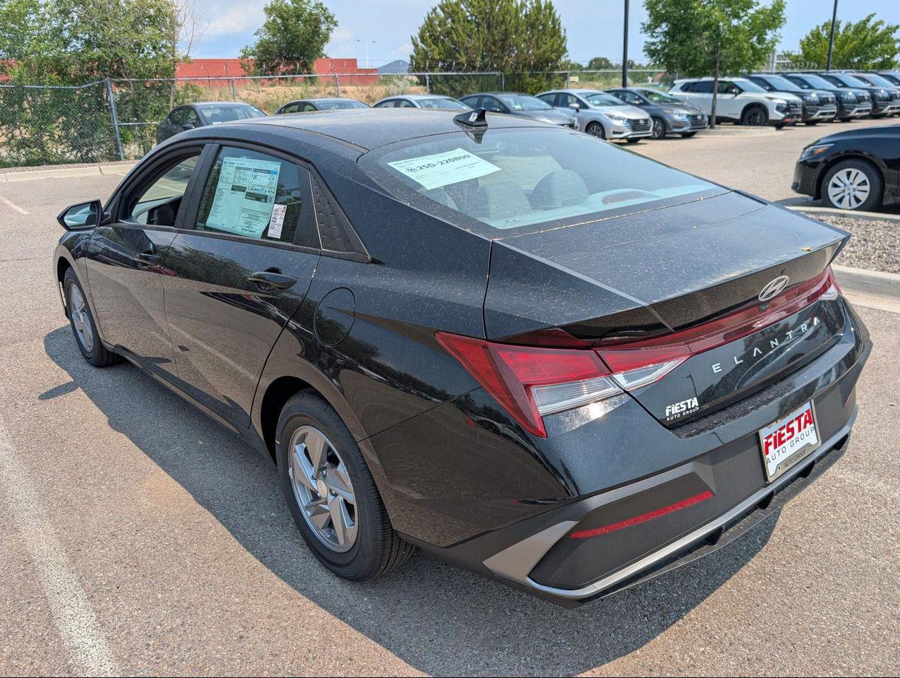 2025 Hyundai Elantra SE photo 4