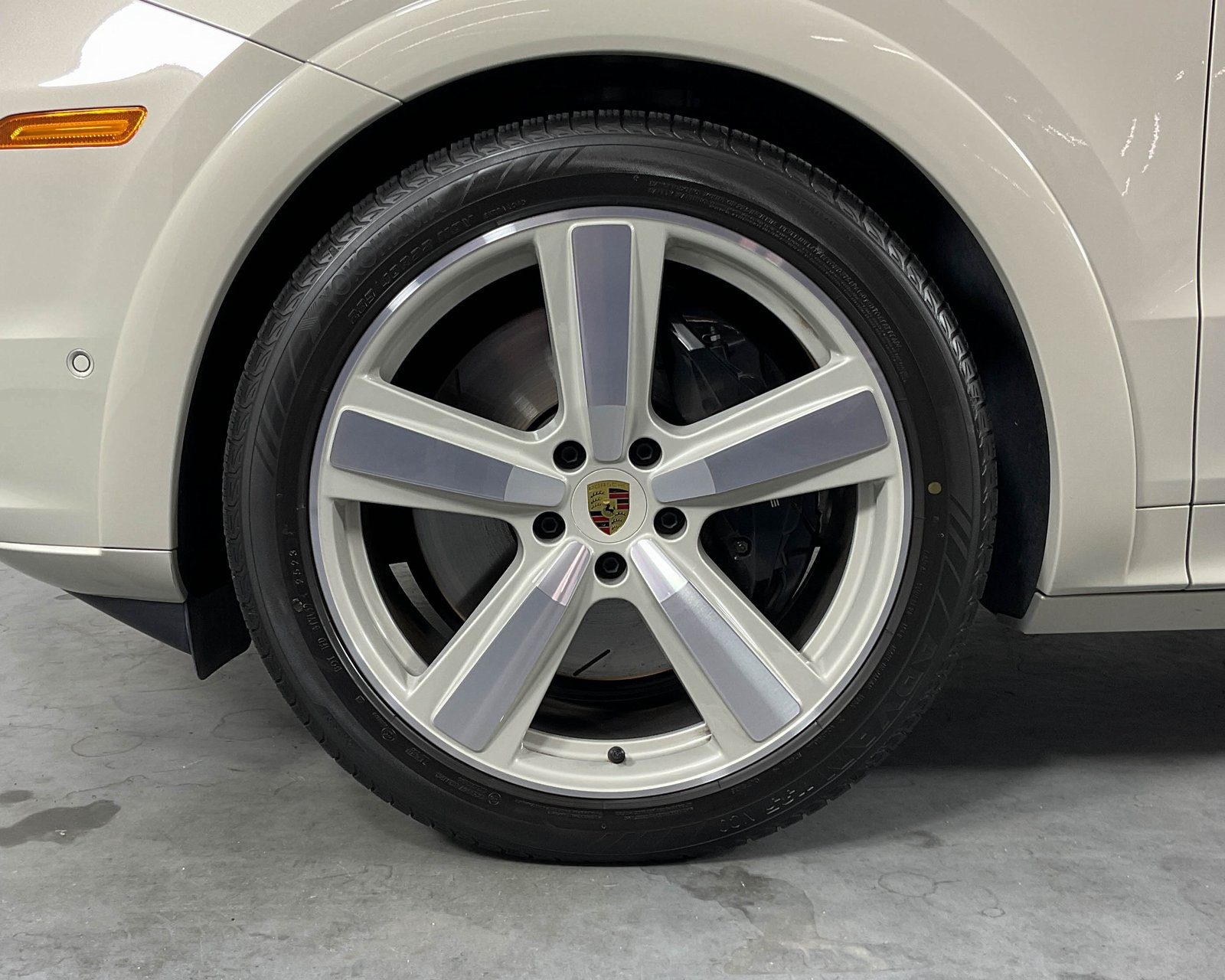 2024 Porsche Cayenne Turbo E-Hybrid photo 11