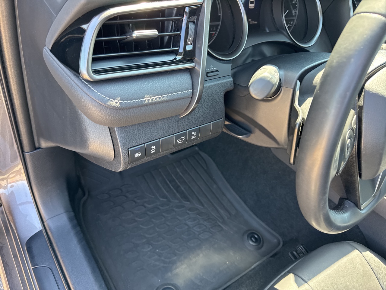 2022 Toyota Camry Hybrid XSE photo 12
