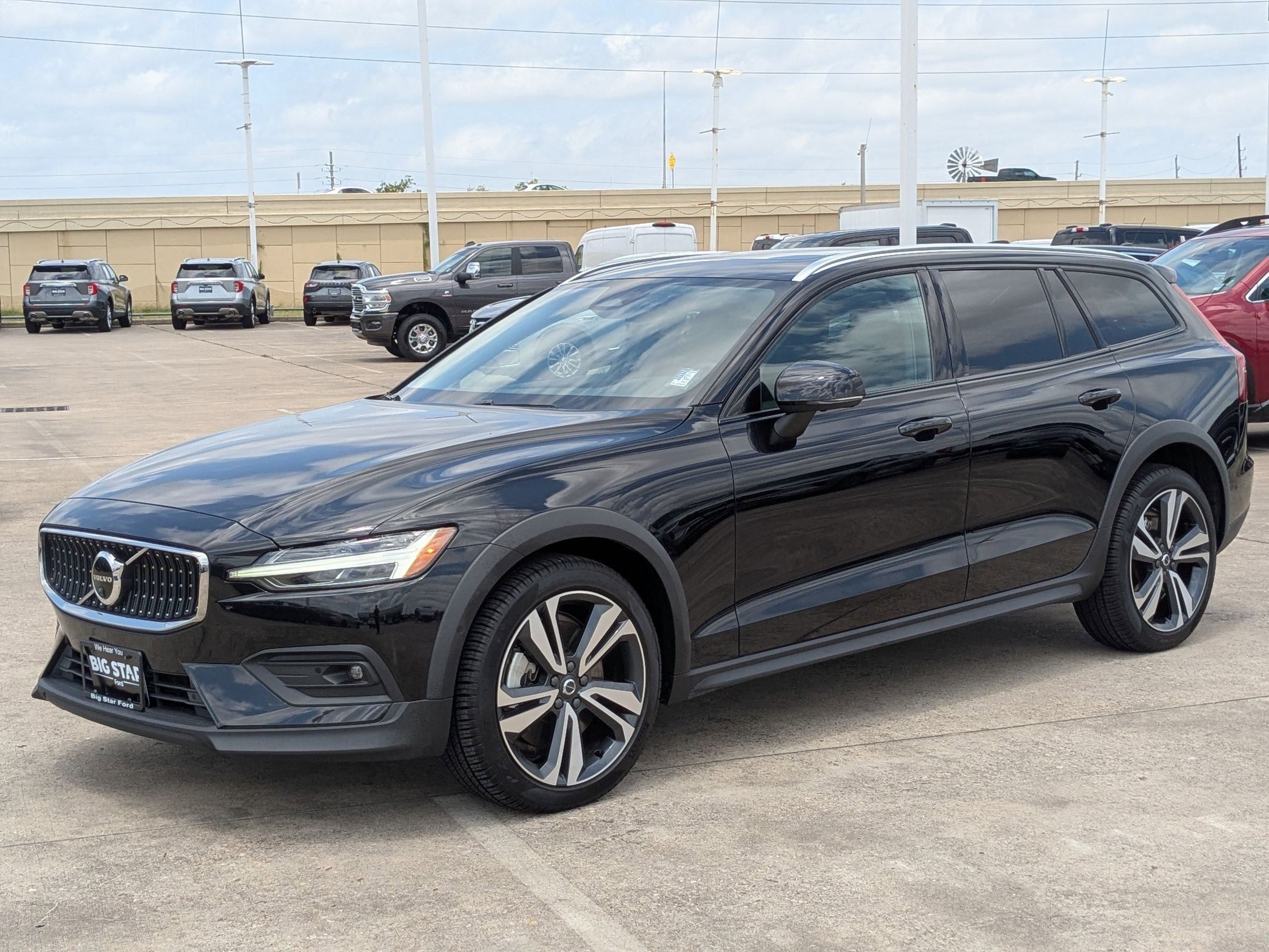 2023 Volvo V60 Cross Country B5 Plus photo 7