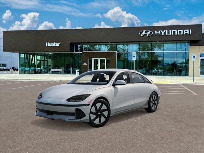 2025 Hyundai IONIQ 6 SE's photo