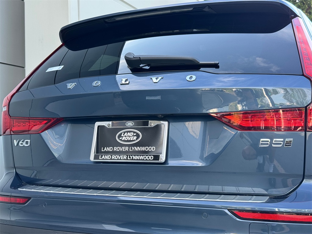 2024 Volvo V60 Cross Country B5 Plus photo 8