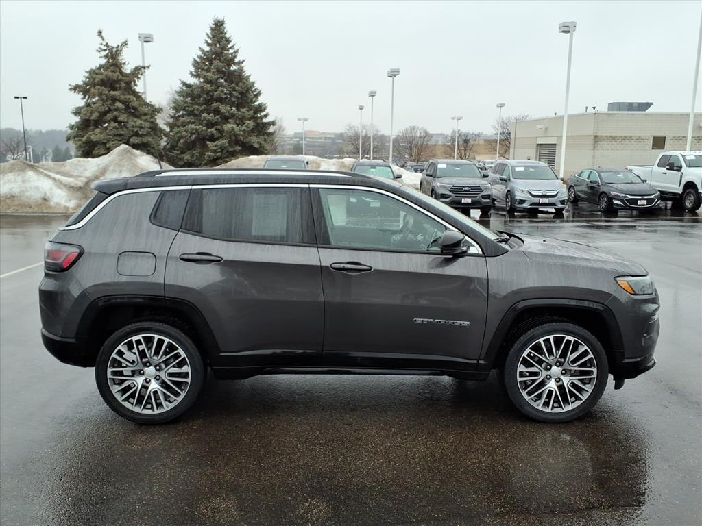 Used 2022 Jeep Compass Limited with VIN 3C4NJDCB8NT107704 for sale in Burnsville, Minnesota