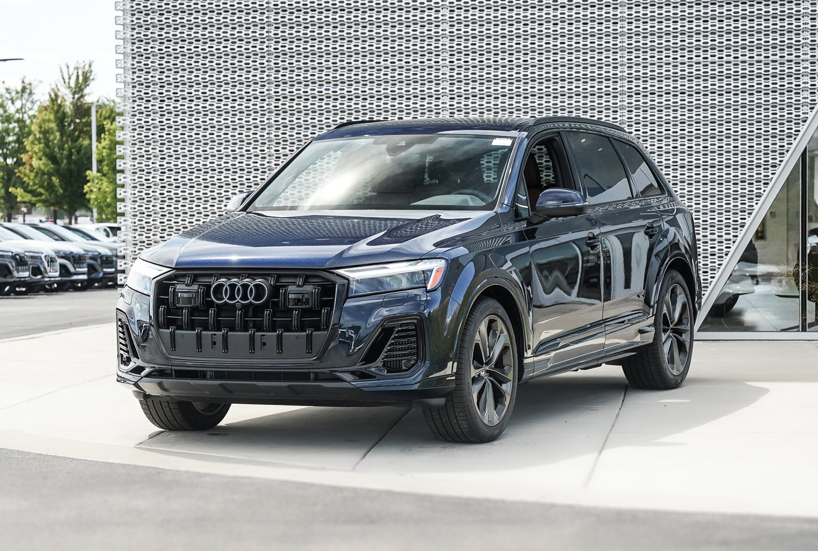 2025 Audi Q7 55 Premium Plus photo 3