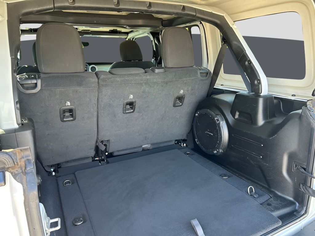 2022 Jeep Wrangler Unlimited Sahara photo 22
