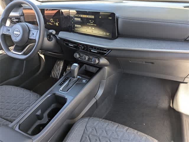 2025 Nissan Kicks SV photo 11