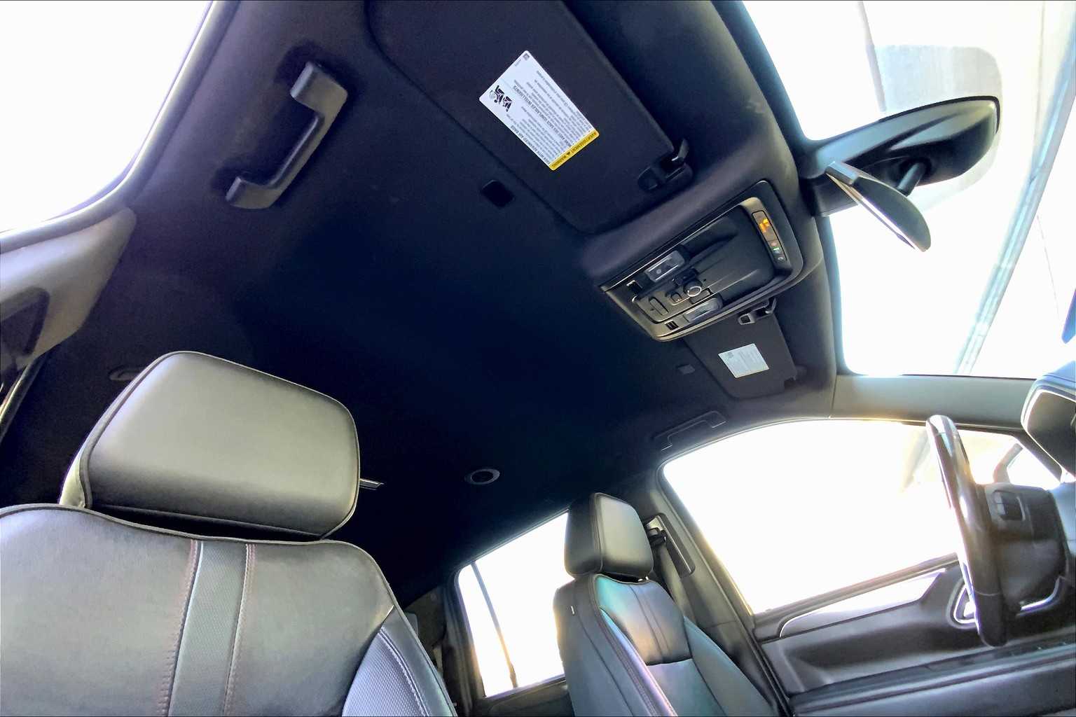 2022 Chevrolet Suburban RST photo 13
