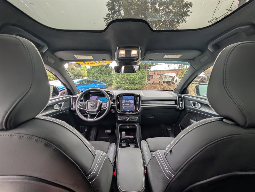 2023 Volvo C40 Recharge Plus photo 3
