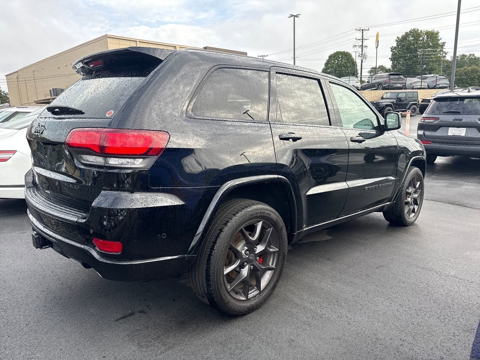 2021 Jeep Grand Cherokee Anniversary Edition photo 5