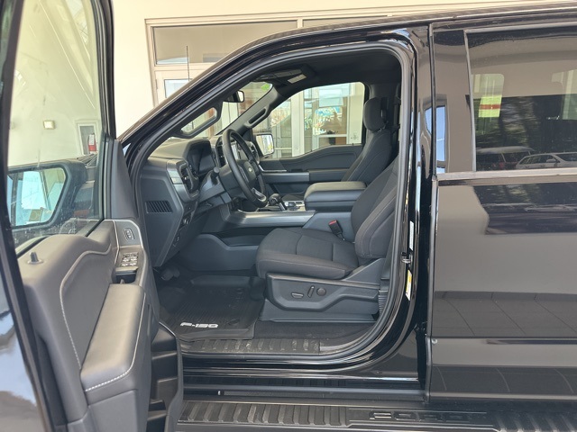 2025 Ford F-150 XLT photo 8