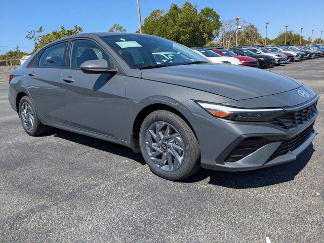 2025 Hyundai Elantra Hybrid Blue photo 2