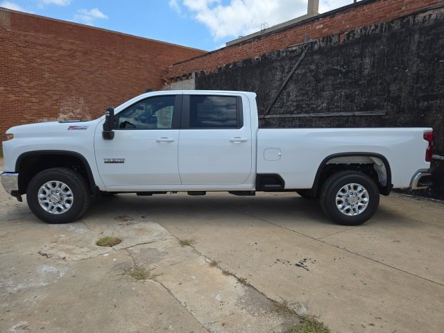 2025 Chevrolet Silverado 3500HD LT photo 3