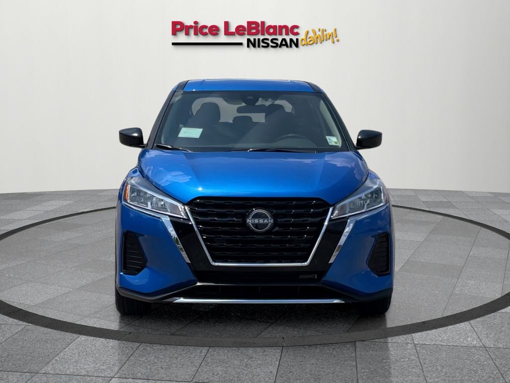 2025 Nissan Kicks Play S photo 2