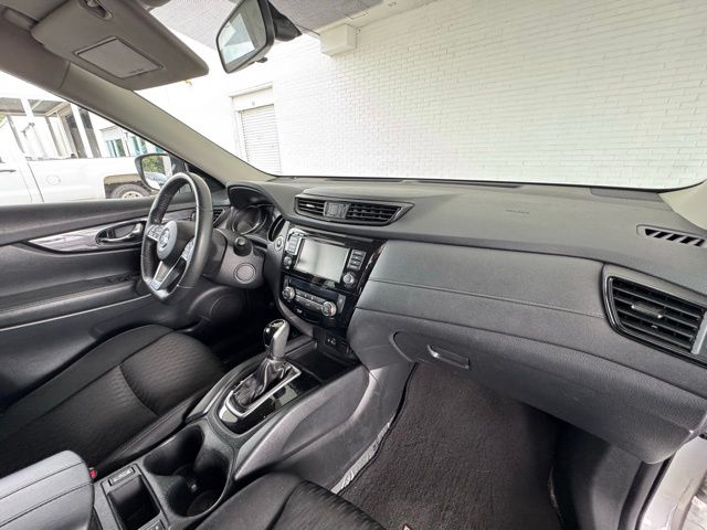 2018 Nissan Rogue SV photo 15