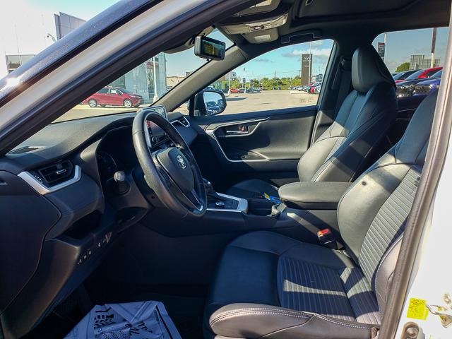 2019 Toyota RAV4 Hybrid XSE photo 11