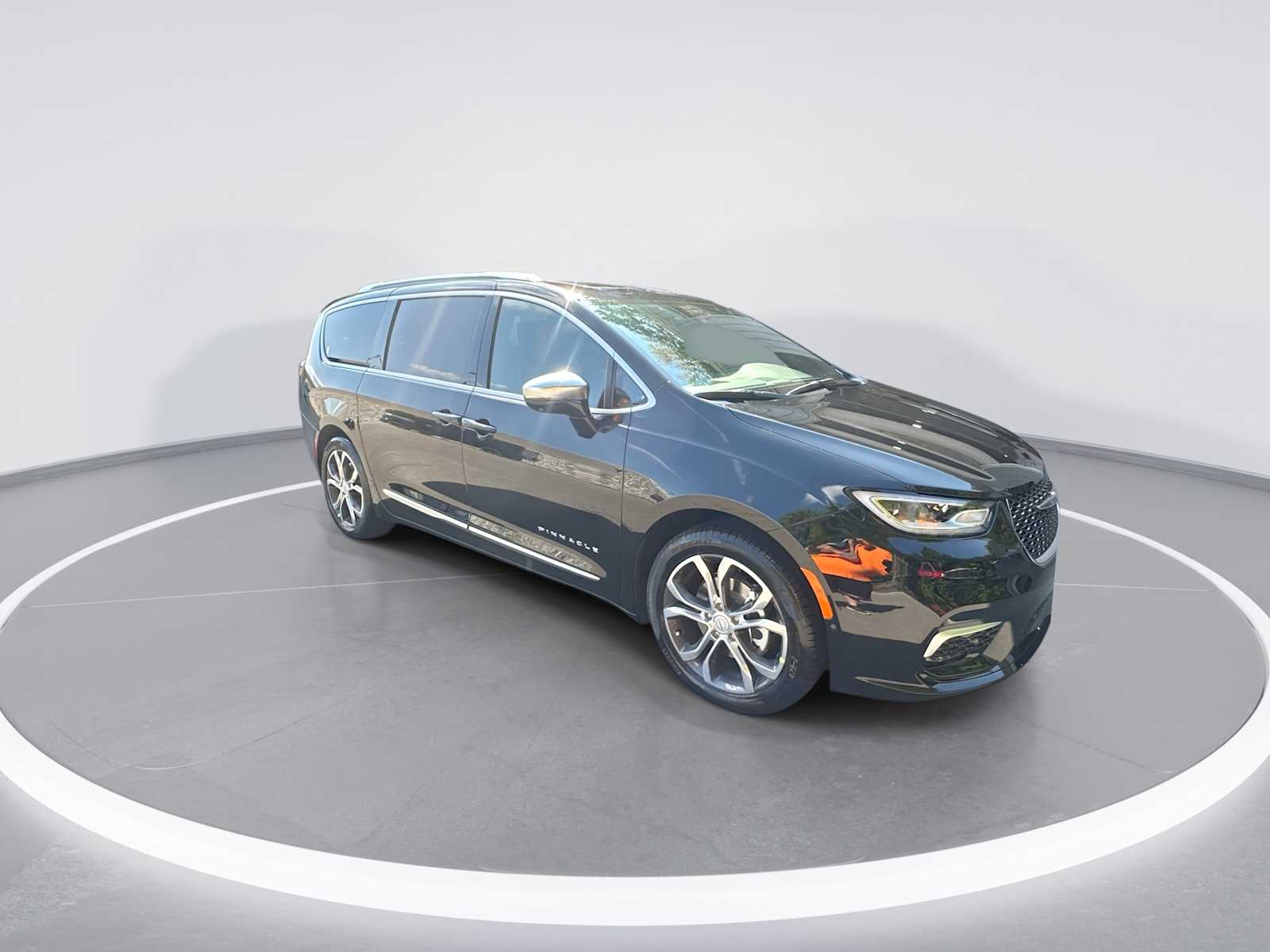2026 Chrysler Pacifica Pinnacle photo 2