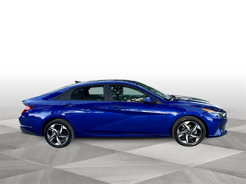 2023 Hyundai Elantra SEL photo 8
