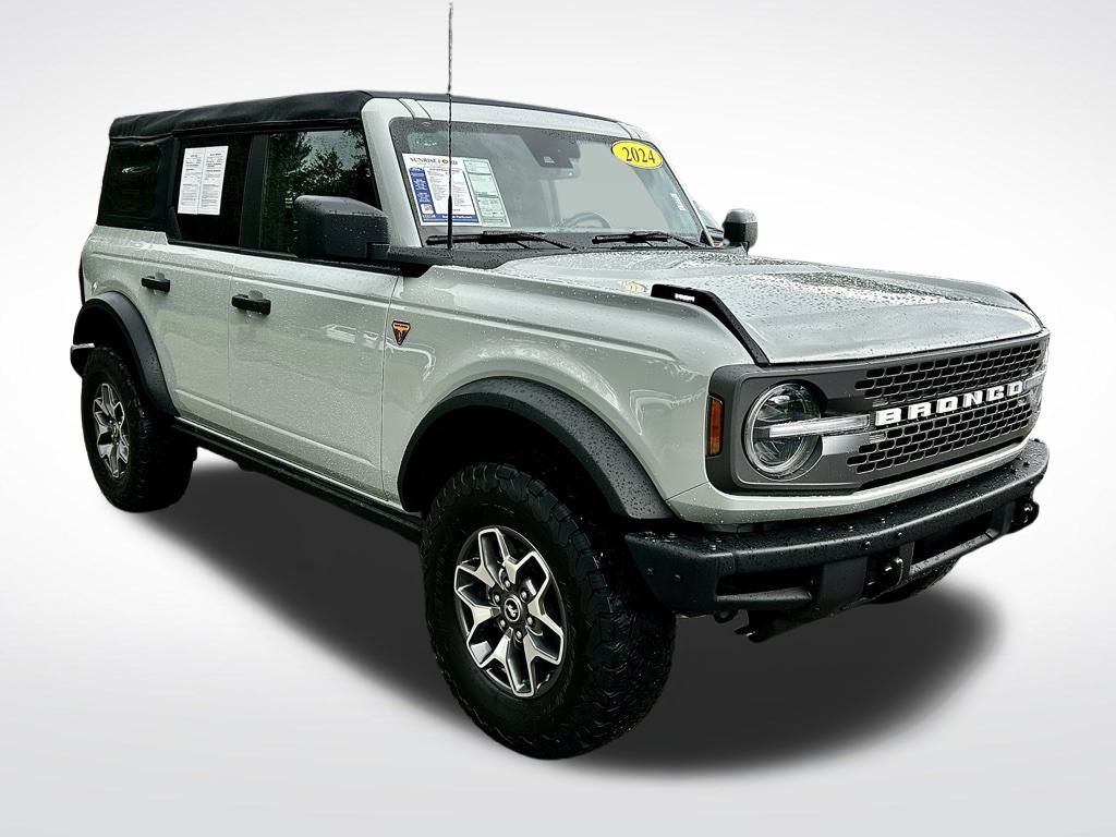 2024 Ford Bronco Badlands photo 2