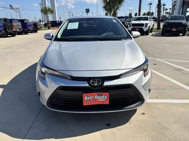 2025 Toyota Corolla LE photo 2