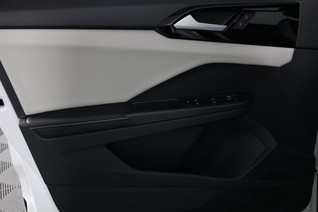 2025 Volkswagen Taos S photo 4