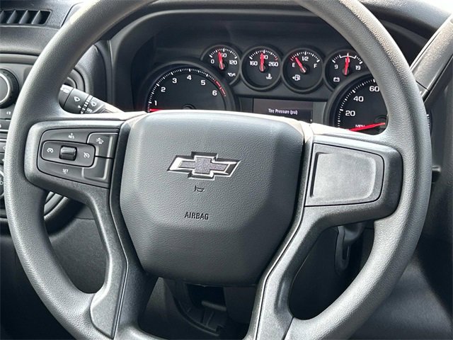 2025 Chevrolet Silverado 2500HD Custom photo 14