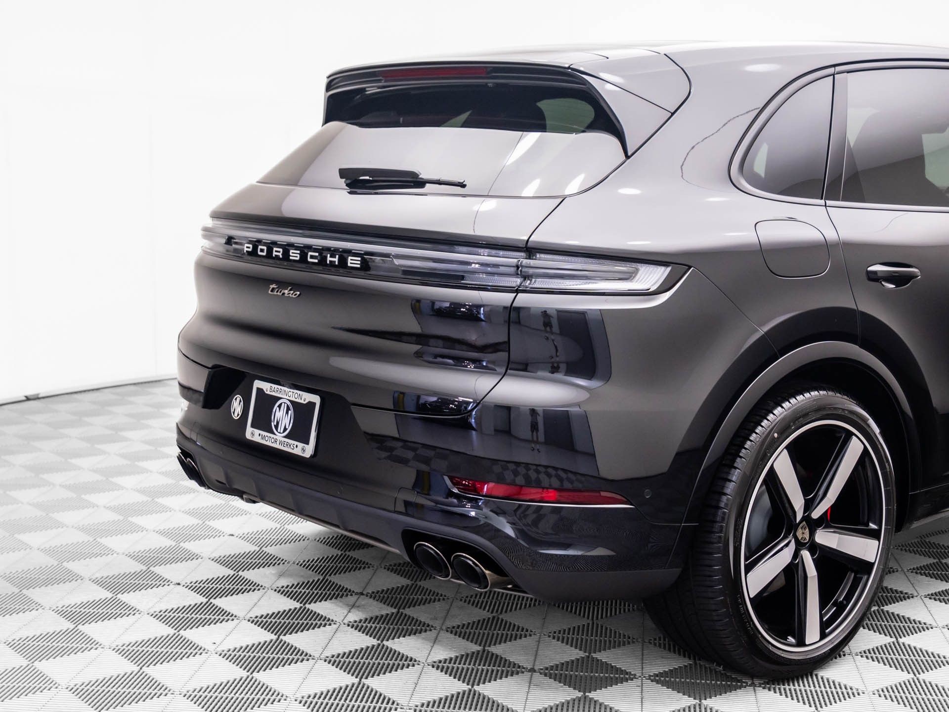 2025 Porsche Cayenne E-Hybrid Turbo photo 28