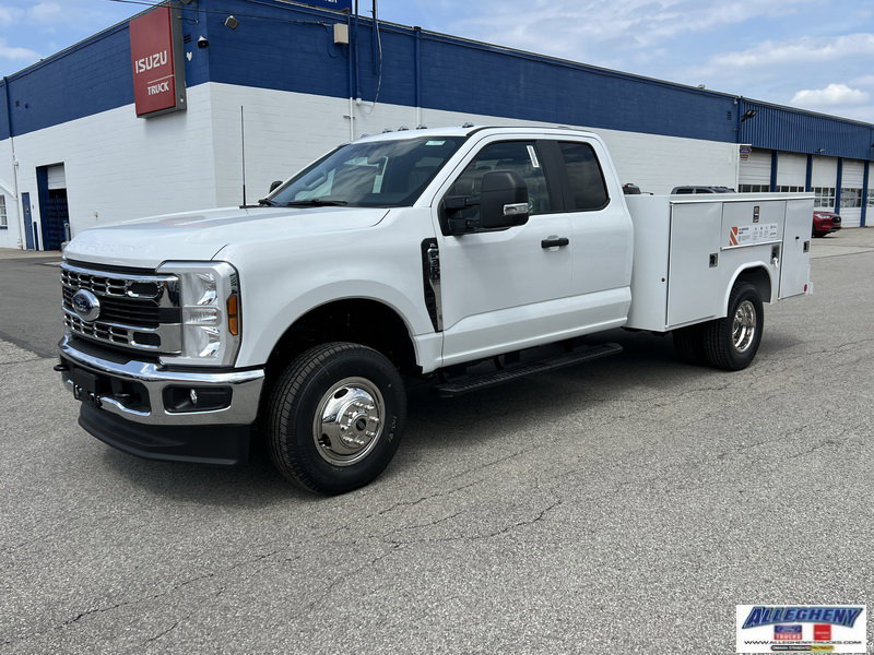 2025 Ford F-350 Super Duty Chassis Cab XL's photo