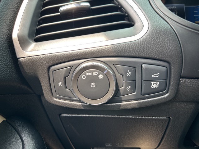 2022 Ford Edge SEL photo 25