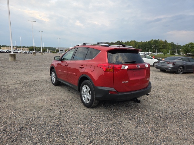 2015 Toyota RAV4 LE photo 3